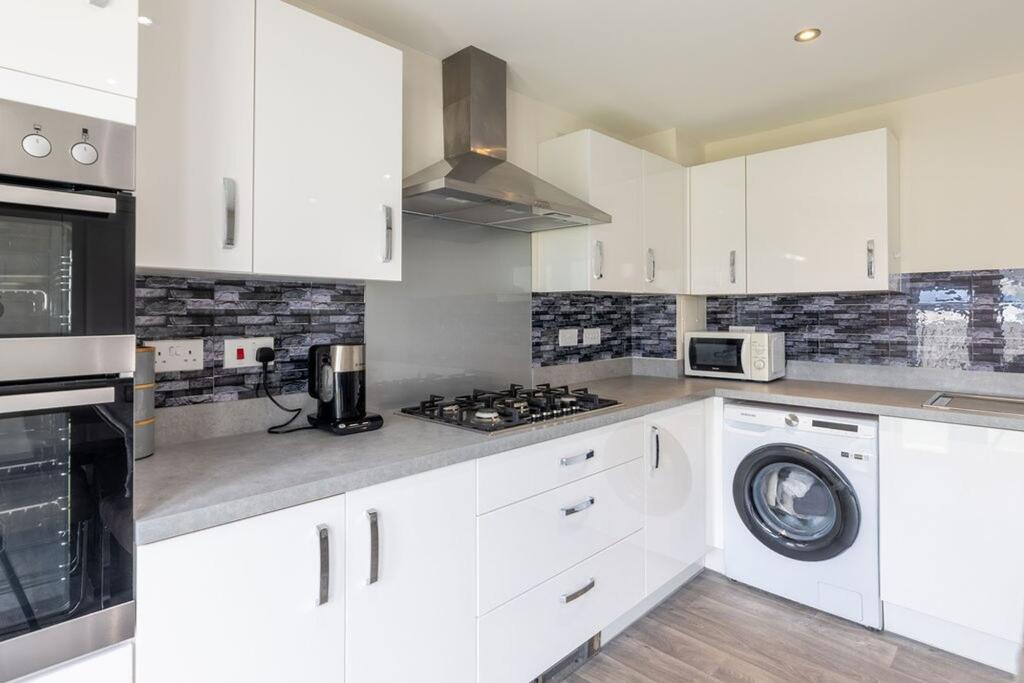 House in Brookfield, Merchiston, Renfrewshire - View 3