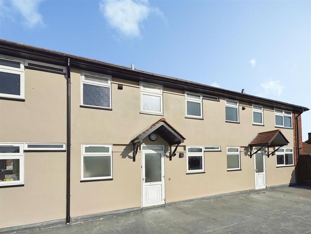 Main image of property: High Street, Ingatestone