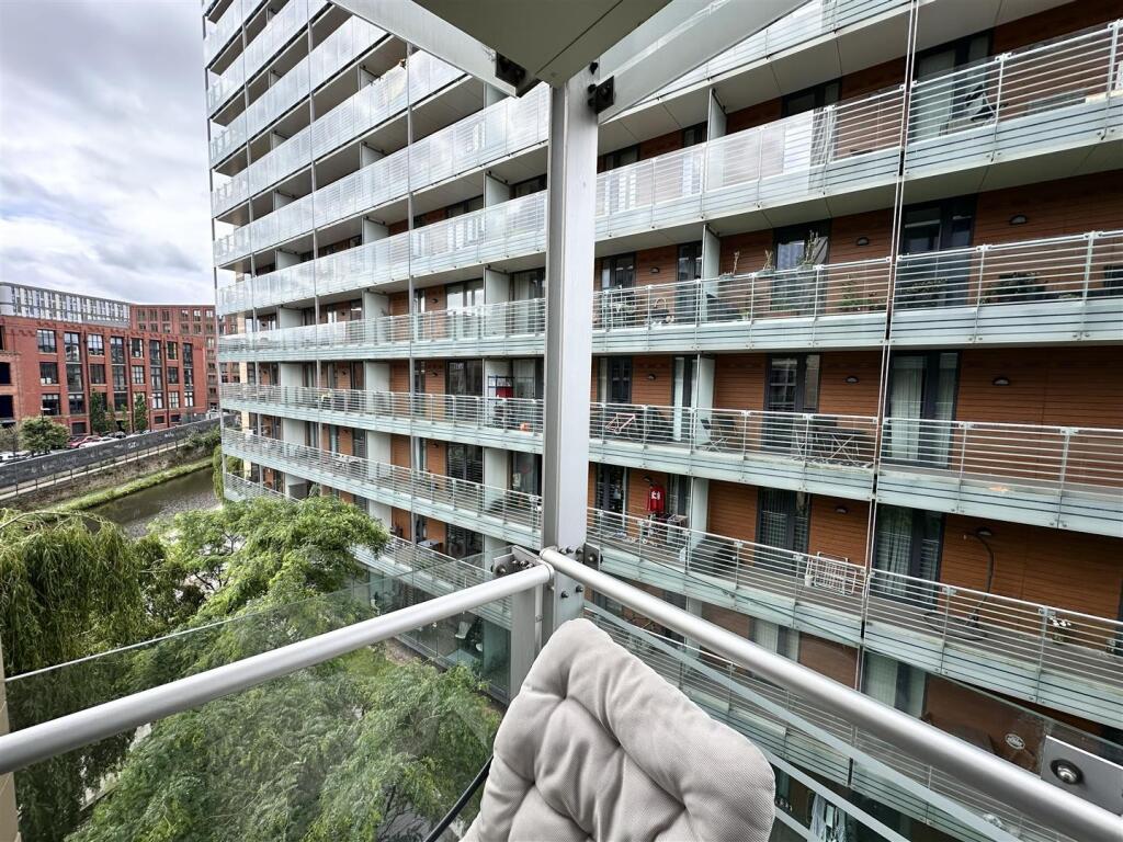 Apartment in Manchester, Hulme - View 2