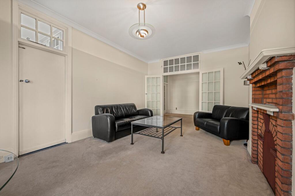 Apartment in London, City of Westminster - More