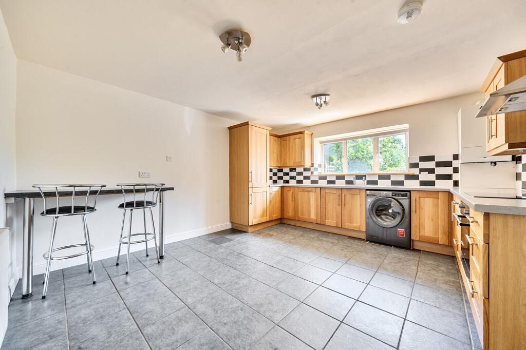House in Gloucester - View 5