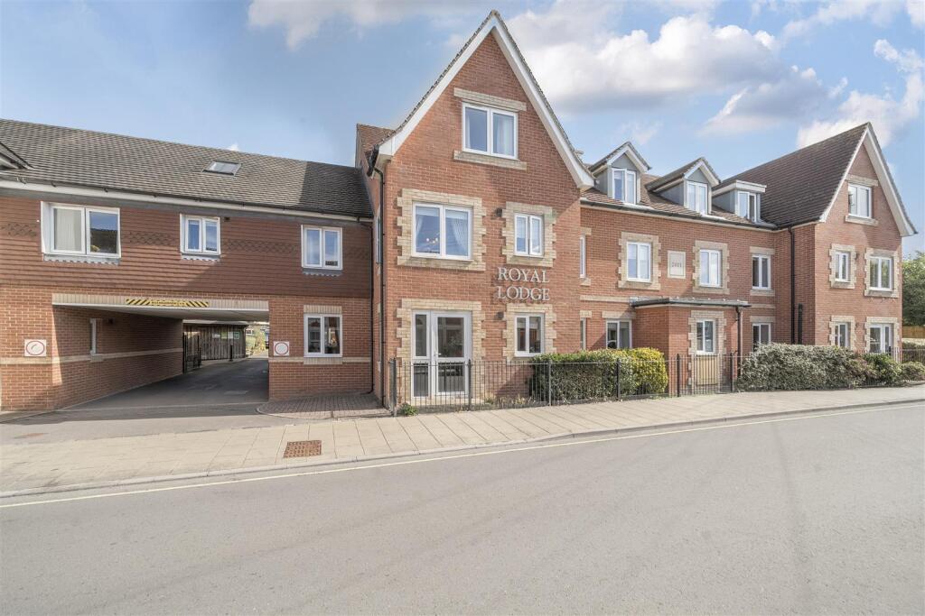 2-bed house on Royal Lodge, Gillingham, Dorset, £134,950