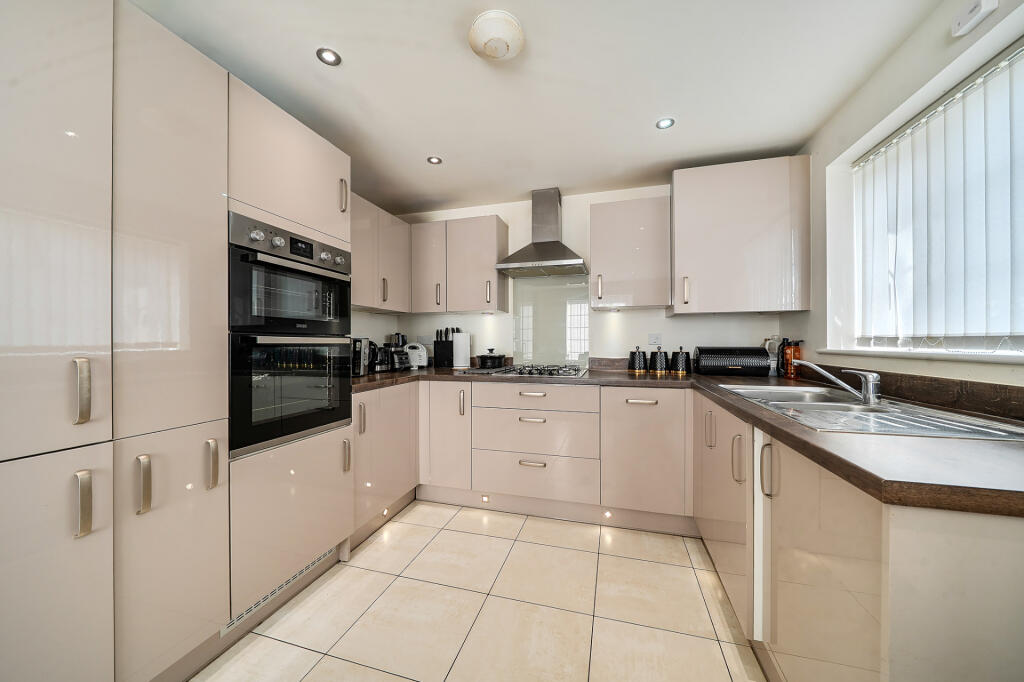 House in Worcester - View 2