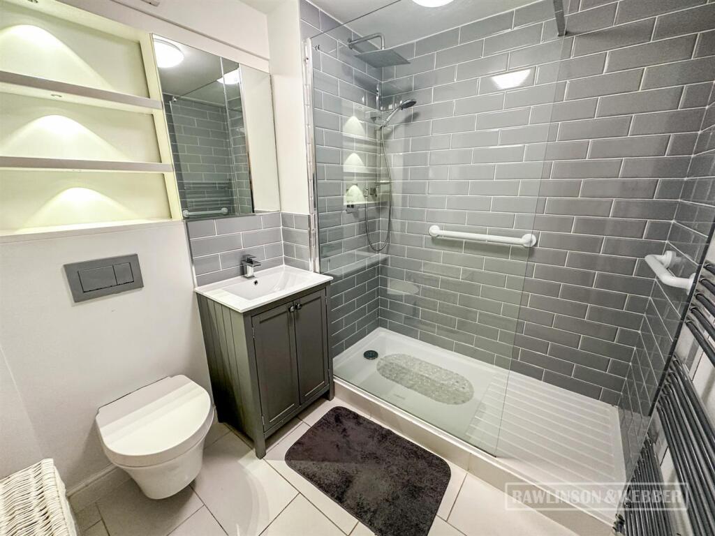 Apartment in Elmbridge, East Molesey, Molesey - View 5