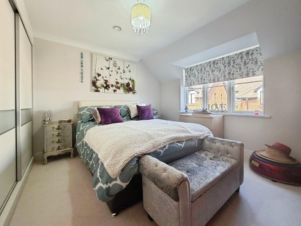 Mortimer Drive, SO51 photo 3