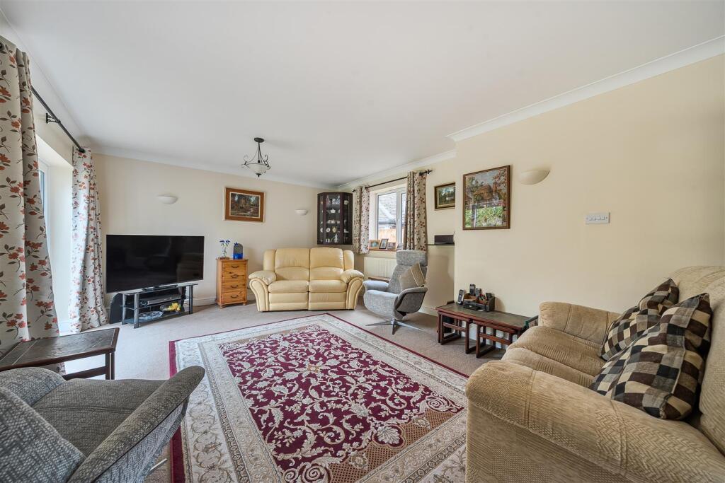 Frensham Road, Crowthorne, Berkshire, RG45 6QH - View 3