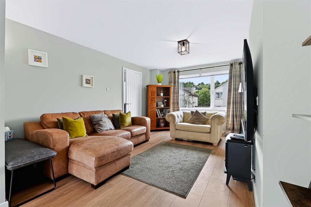 House in Kirkcaldy - More