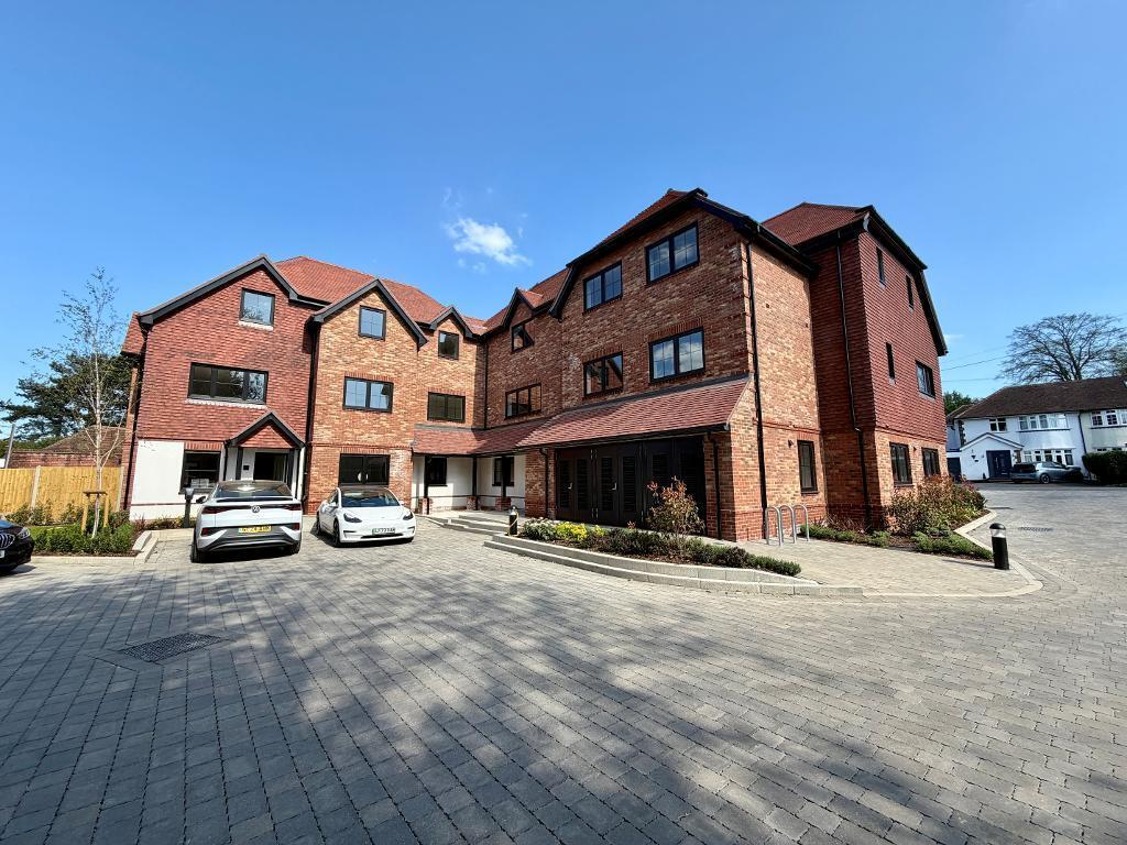 Main image of property: Farleigh Road, Warlingham, Surrey, CR6 9EJ