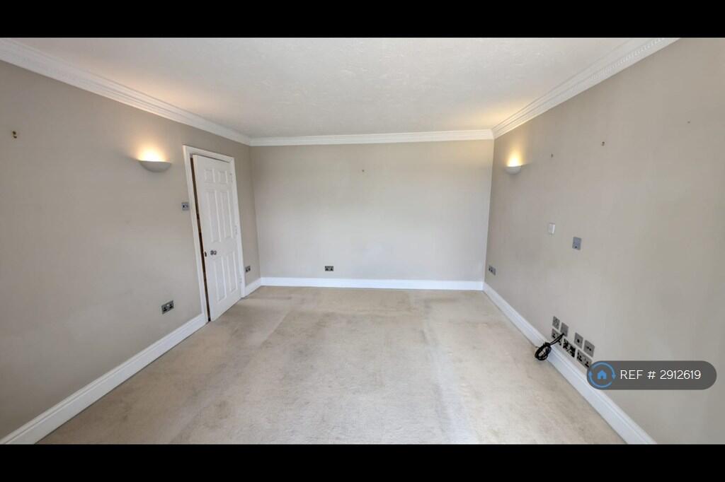 Apartment in Southampton - View 3