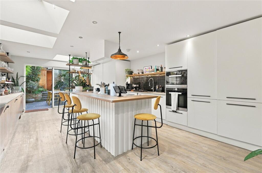House in London - View 5