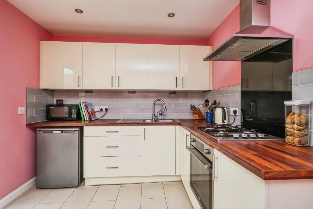 Jayne Close, Wollaton, NG8 photo 4
