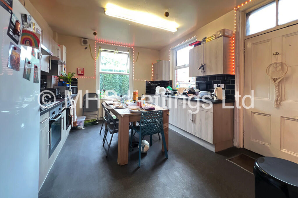 8 bedroom terraced house for rent