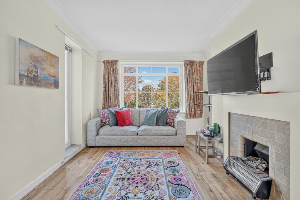 1-bed flat on Stanbury Court, Haverstock Hill, Belsize Park, NW3, £450,000