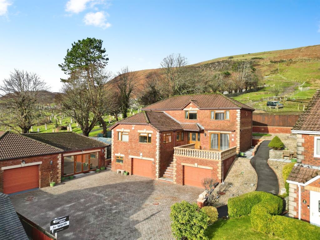 Main image of property: Bronheulwen, Porth