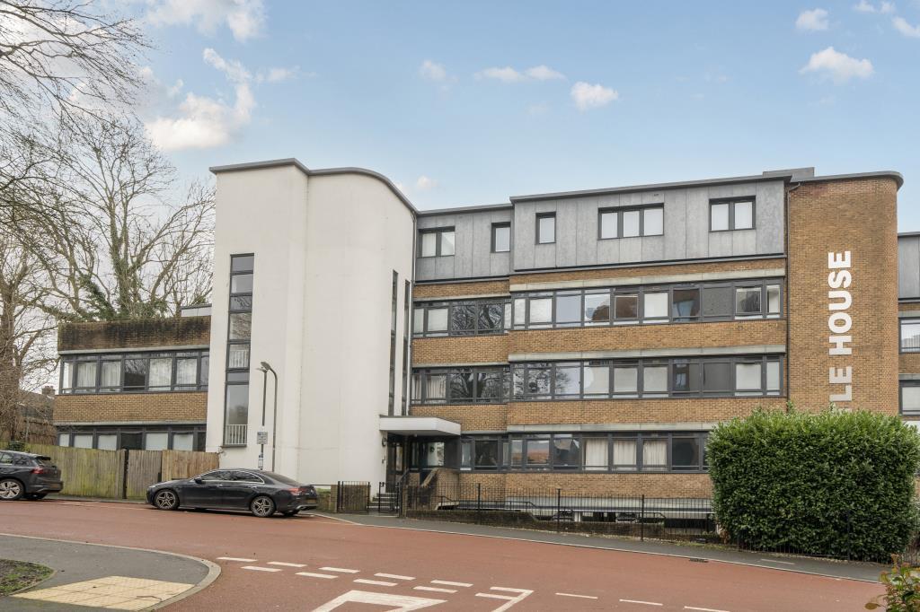 Main image of property: High Wycombe,  Town Centre, Buckinghamshire, HP11