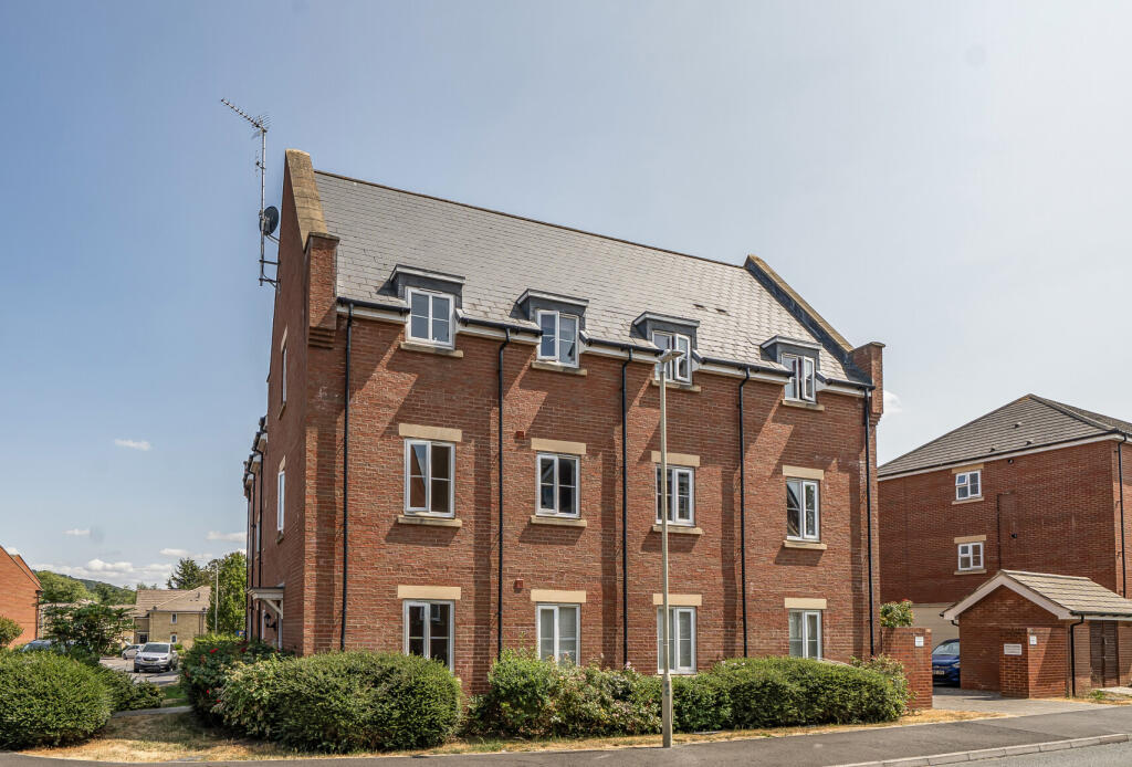 Main image of property: Lasborough Drive, Tuffley, Gloucester, Gloucestershire, GL4