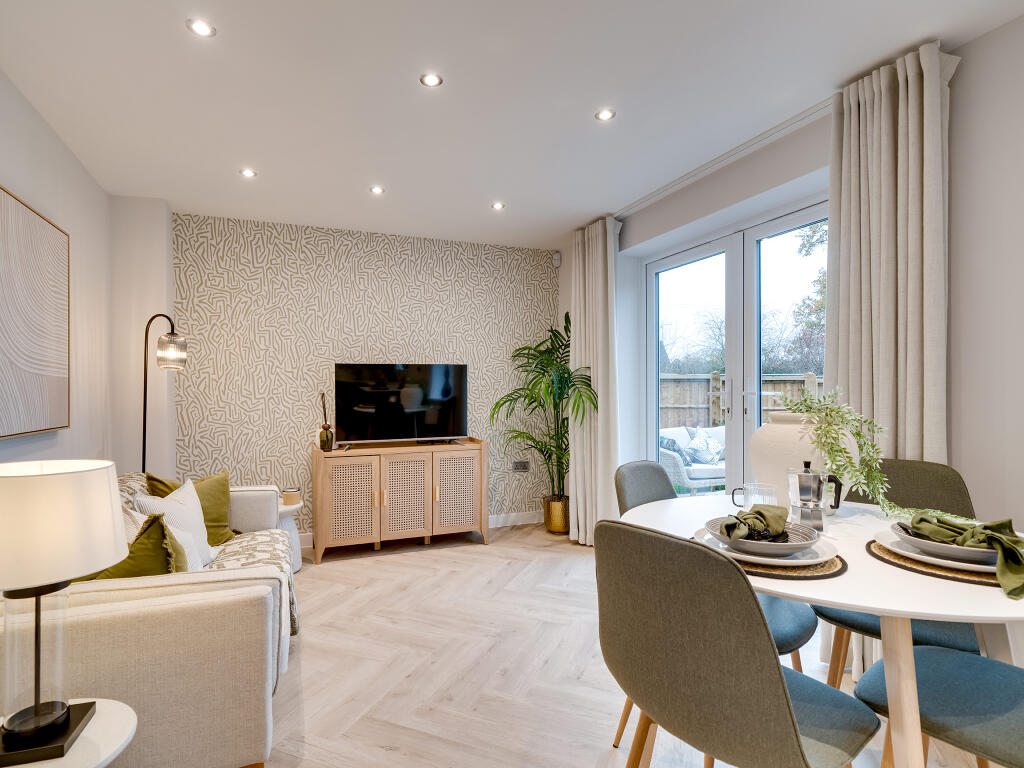 House in Nuneaton and Bedworth, Warwickshire - View 5