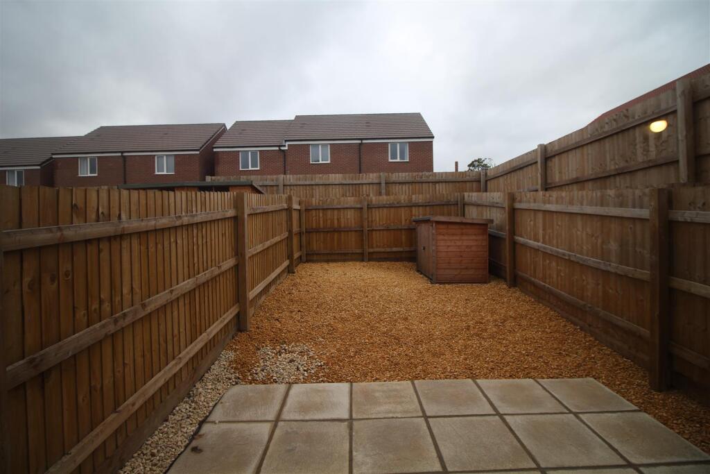 Clutterbuck Close, Chippenham photo 5