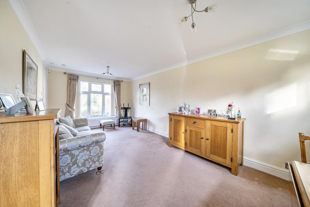St. Catherines Farm Court, Ruislip – pohled 3