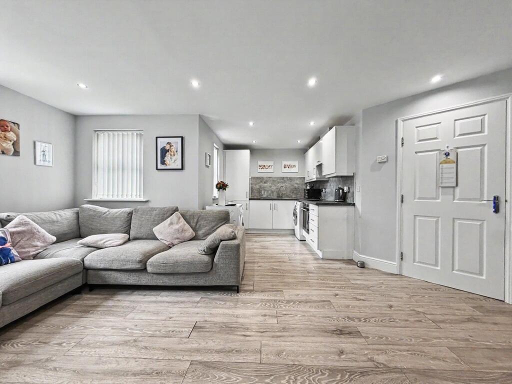 Conqueror Drive, Gillingham, Kent, ME7 photo 4
