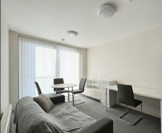 Apartment in Leeds - View 3
