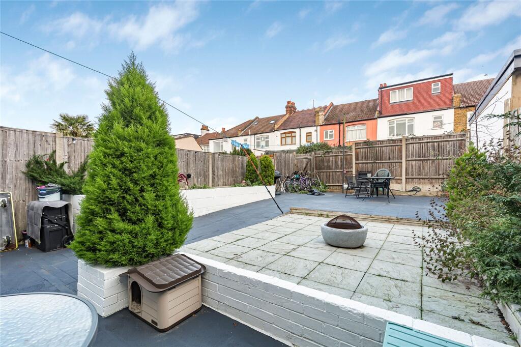 Garden Avenue, Mitcham, CR4 photo 3
