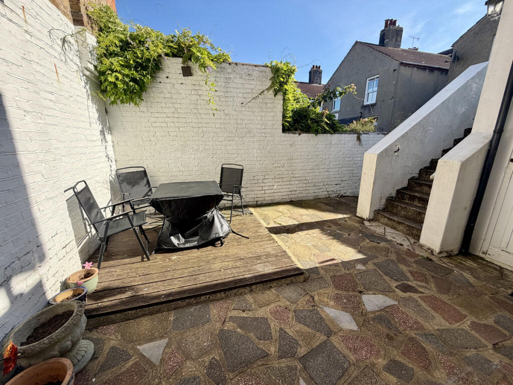 Apartment in Worthing, Broadwater - More