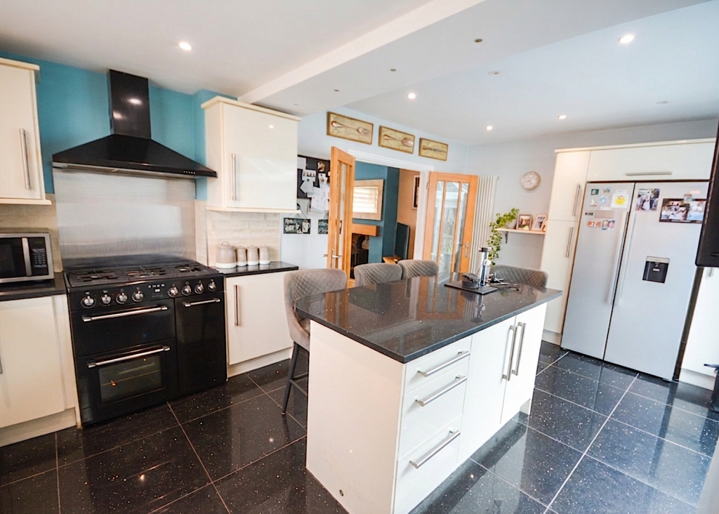 Peveril Close, Whitefield, M45 photo 5