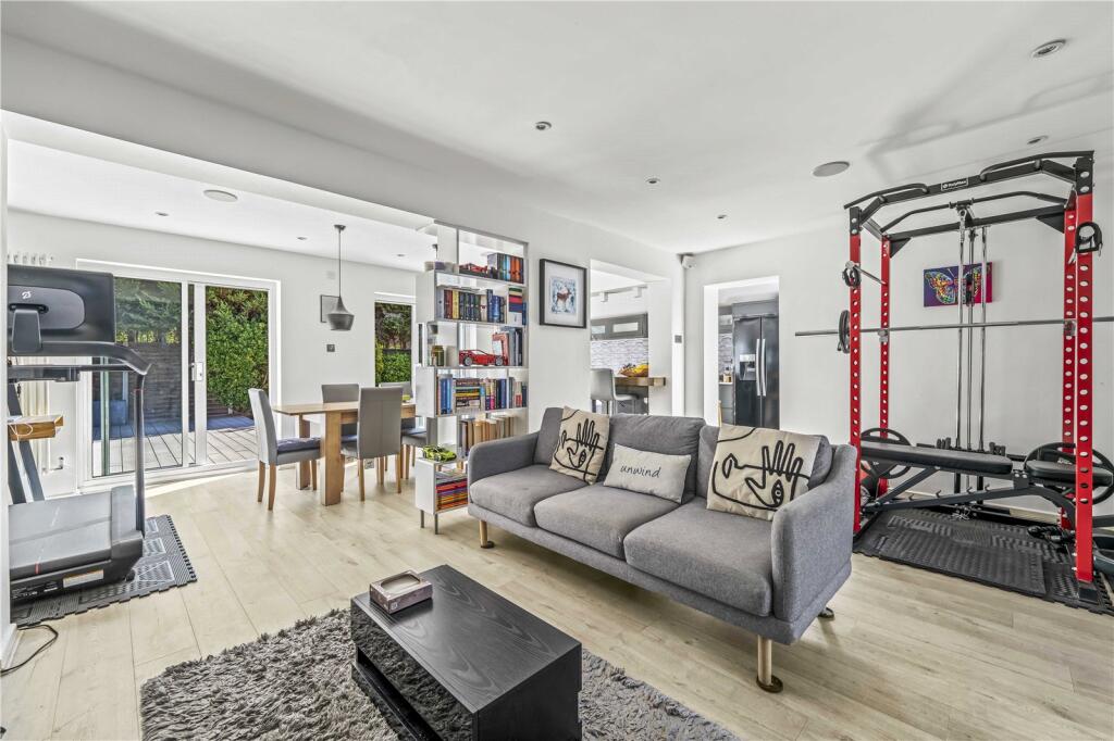 House in London - View 5
