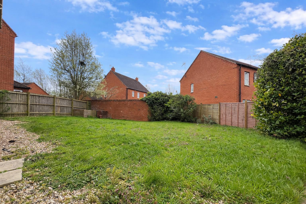 Addison Drive, Stratford-Upon-Avon photo 2