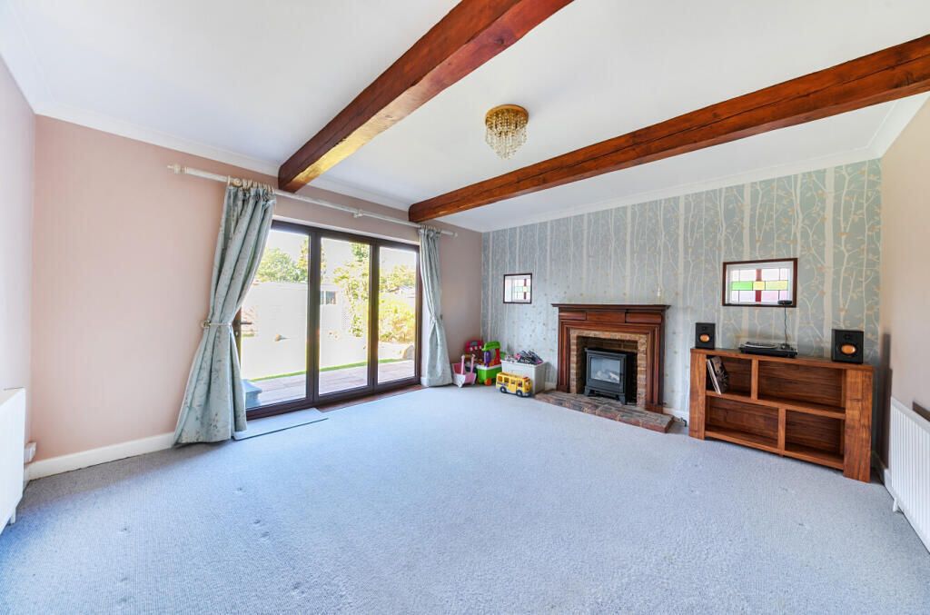 House in Dunstable, Central Bedfordshire - View 4
