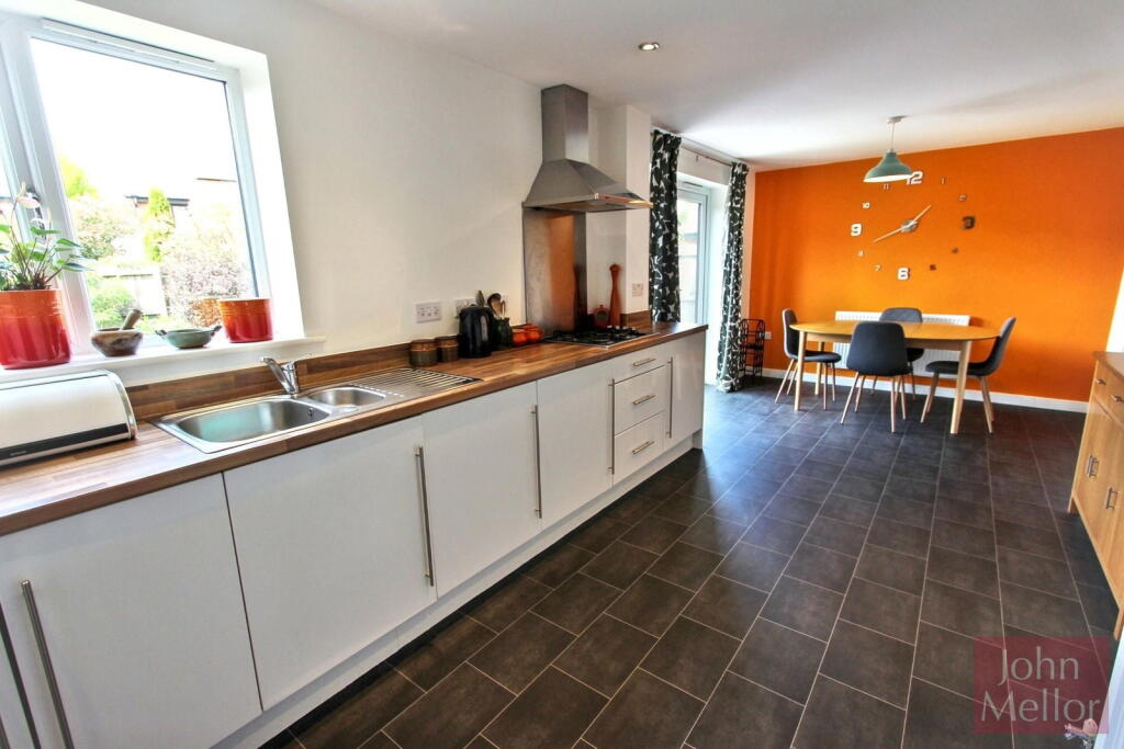 Kensington Close, Heaton Moor SK4 4SB photo 4
