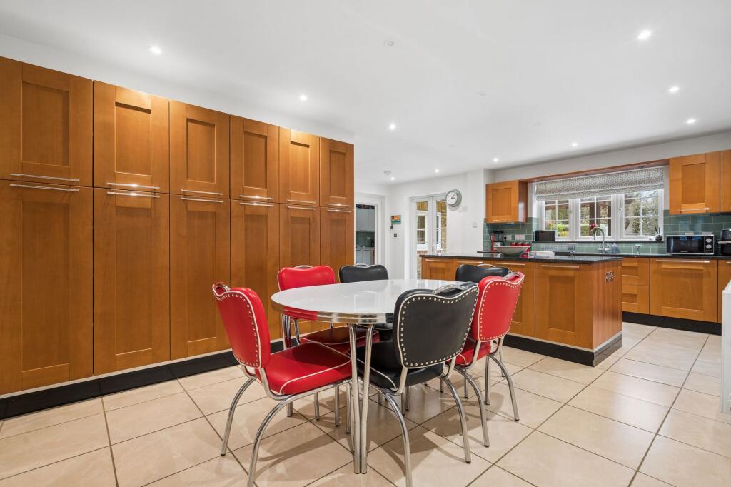 House in Hemel Hempstead, Beaconsfield - More