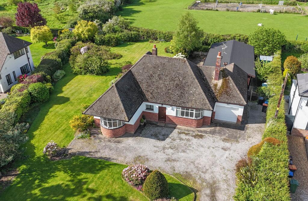 2-bed house on Townfield Lane, Mollington, Chester, £650,000