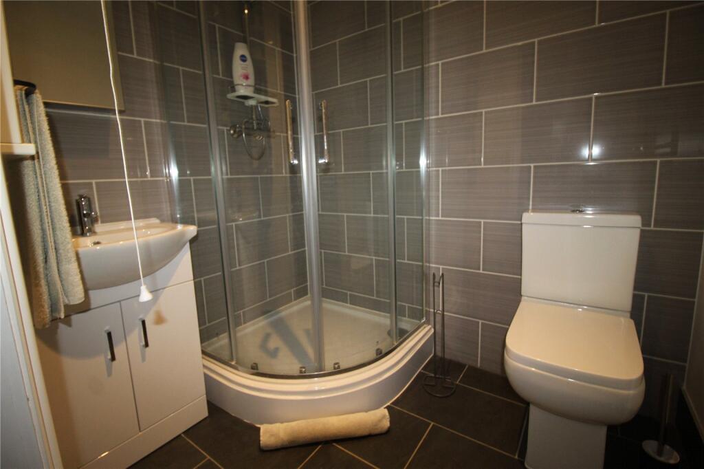 Apartment in Gravesham, Gravesend - View 5