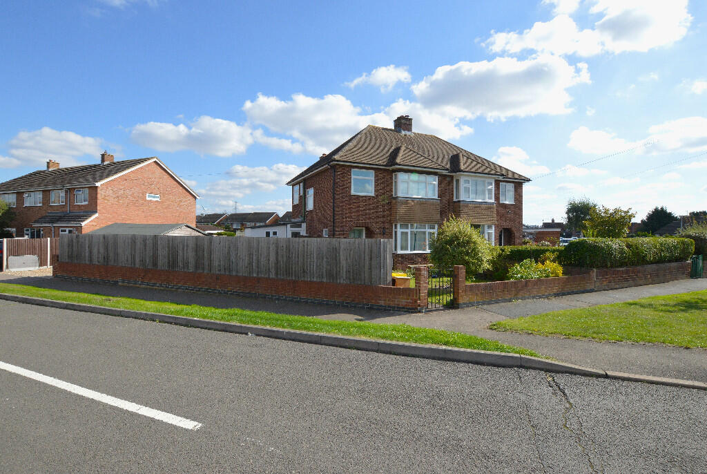 3-bed semi-detached on Beancroft Road, Marston Moretaine, £385,000