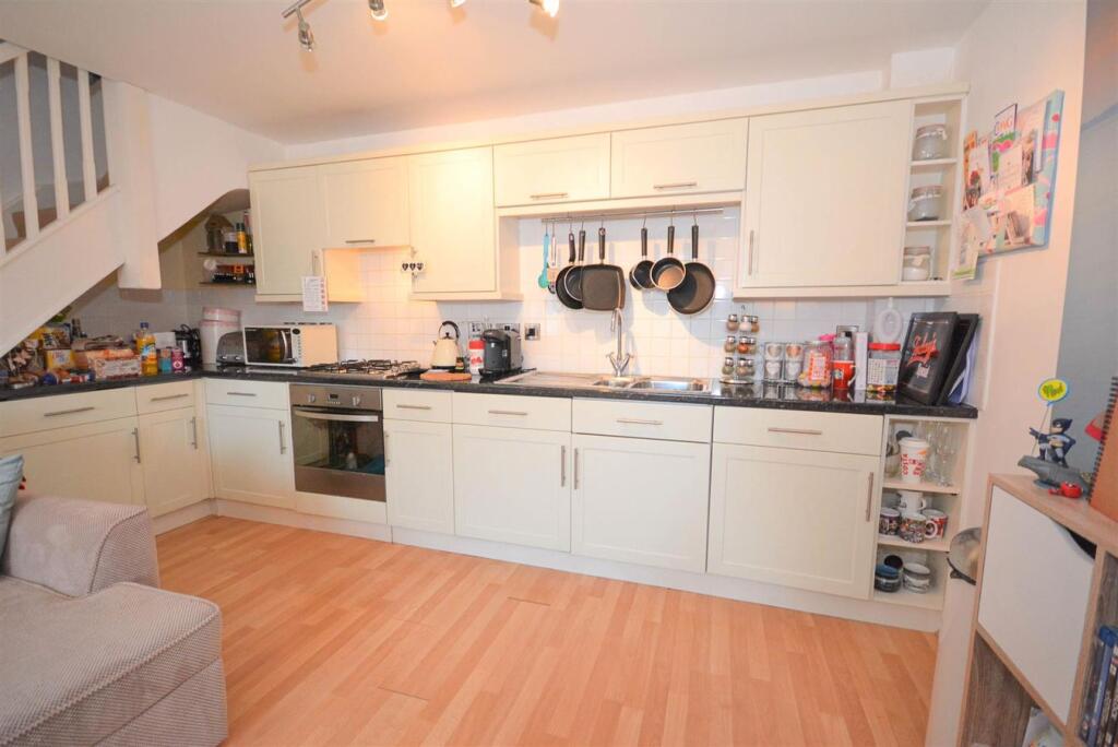 House in Rugby, Warwickshire - View 2