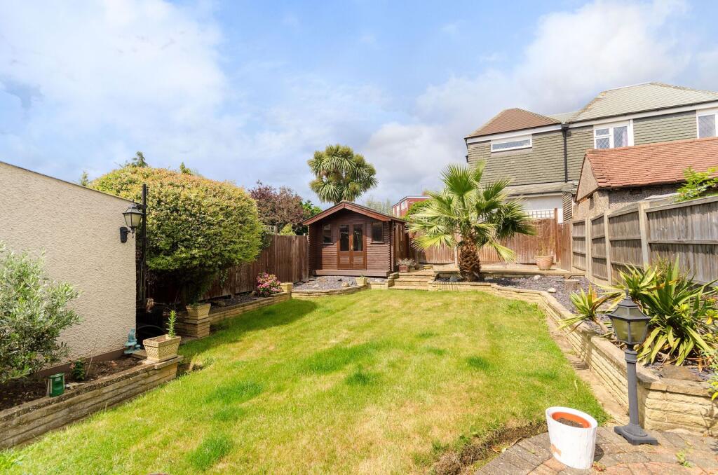 House in Kingston upon Thames - More