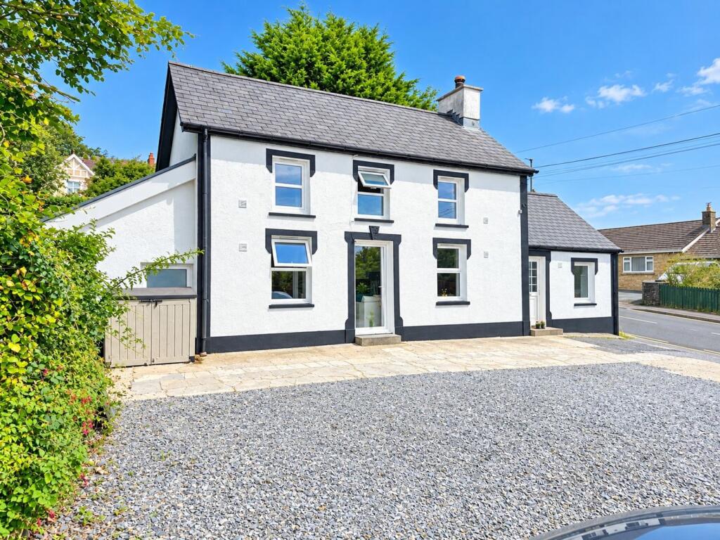 House in Croeslan, Croes-lan, Troedyraur - View 2