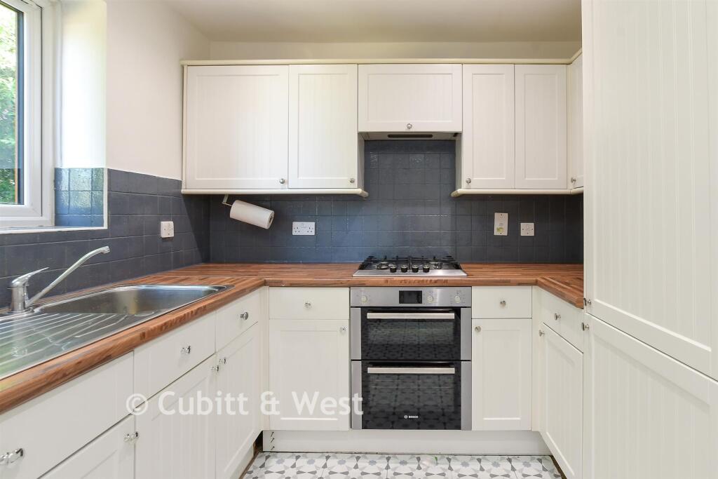 House in Reigate and Banstead, Meadvale - View 4