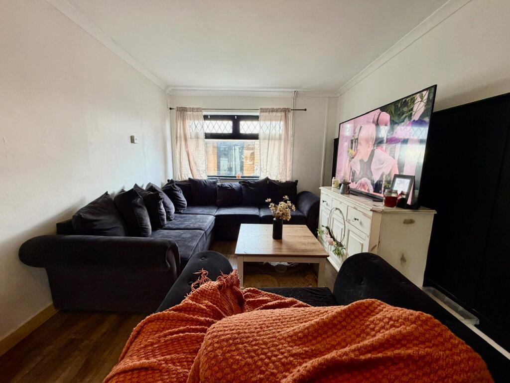 House in Cardiff, Treharris - View 3