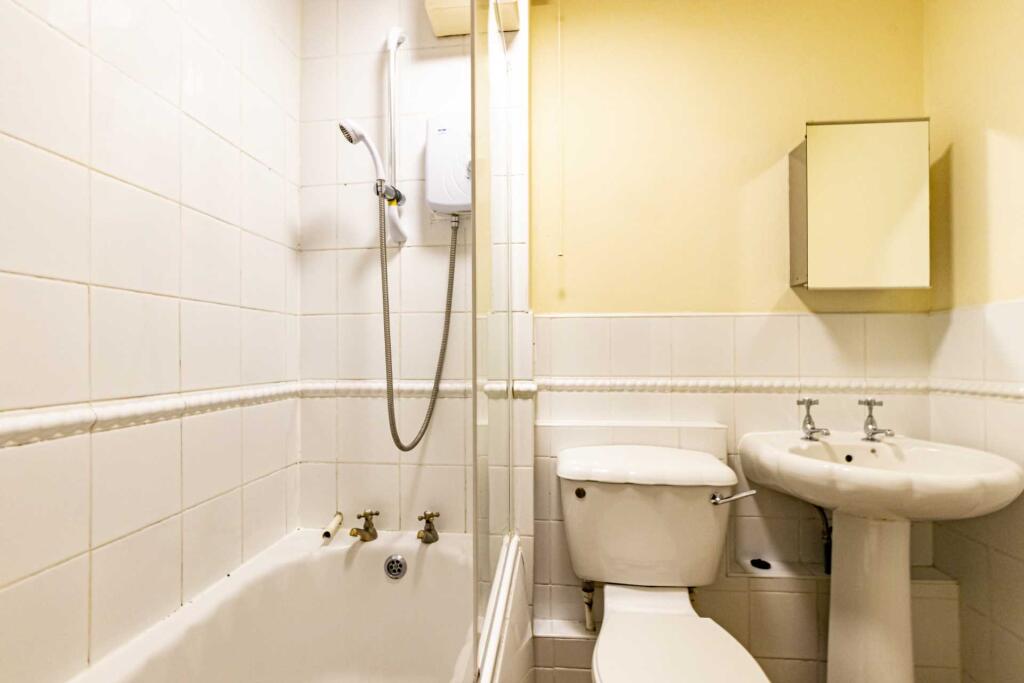 Apartment in Dacorum, Hertfordshire - More