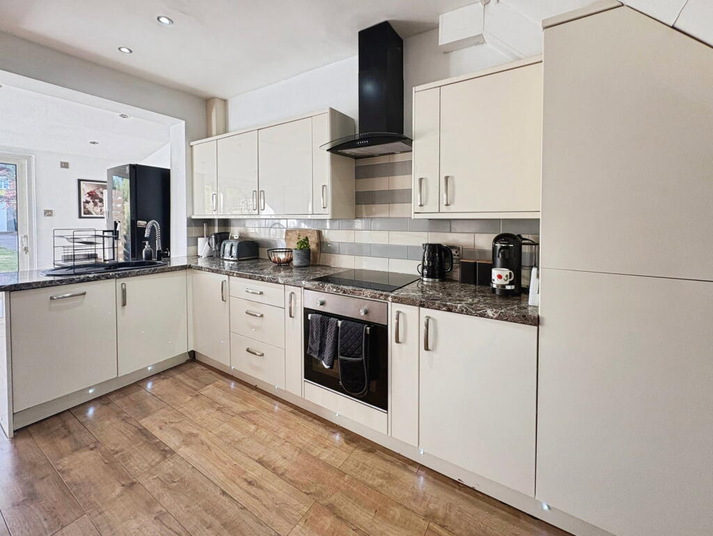 House in Mansfield, Nottinghamshire - More