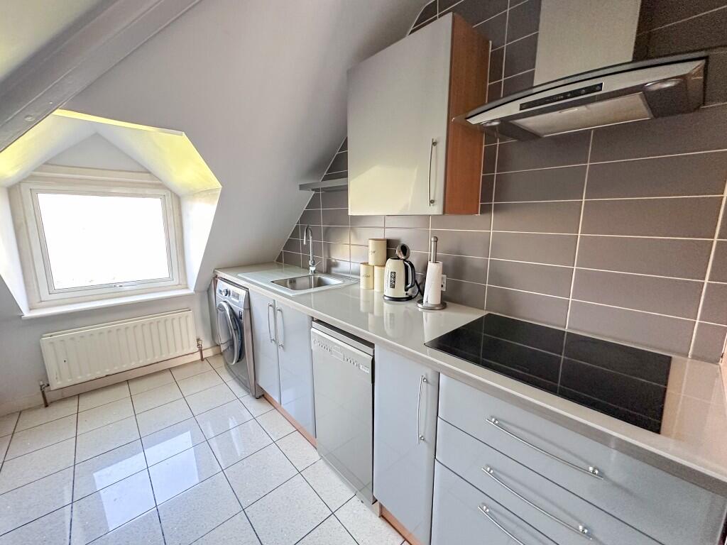 West Hill, Oxted, Surrey, RH8 photo 5