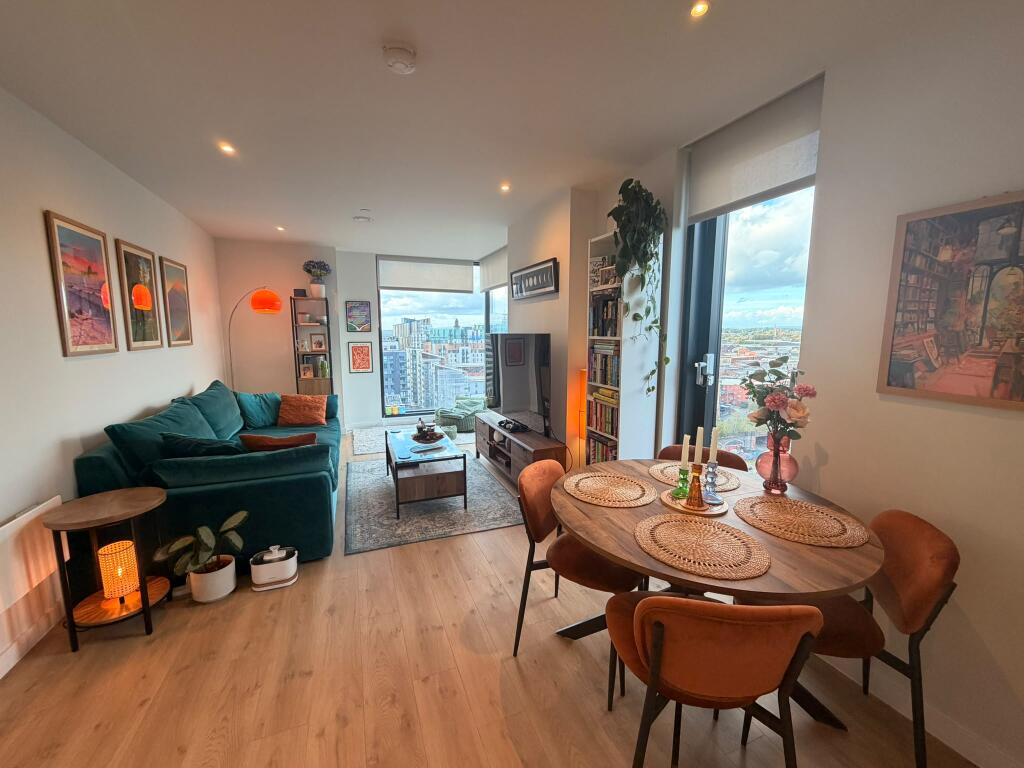 Main image of property: The Gate, Aspin Lane, Manchester
