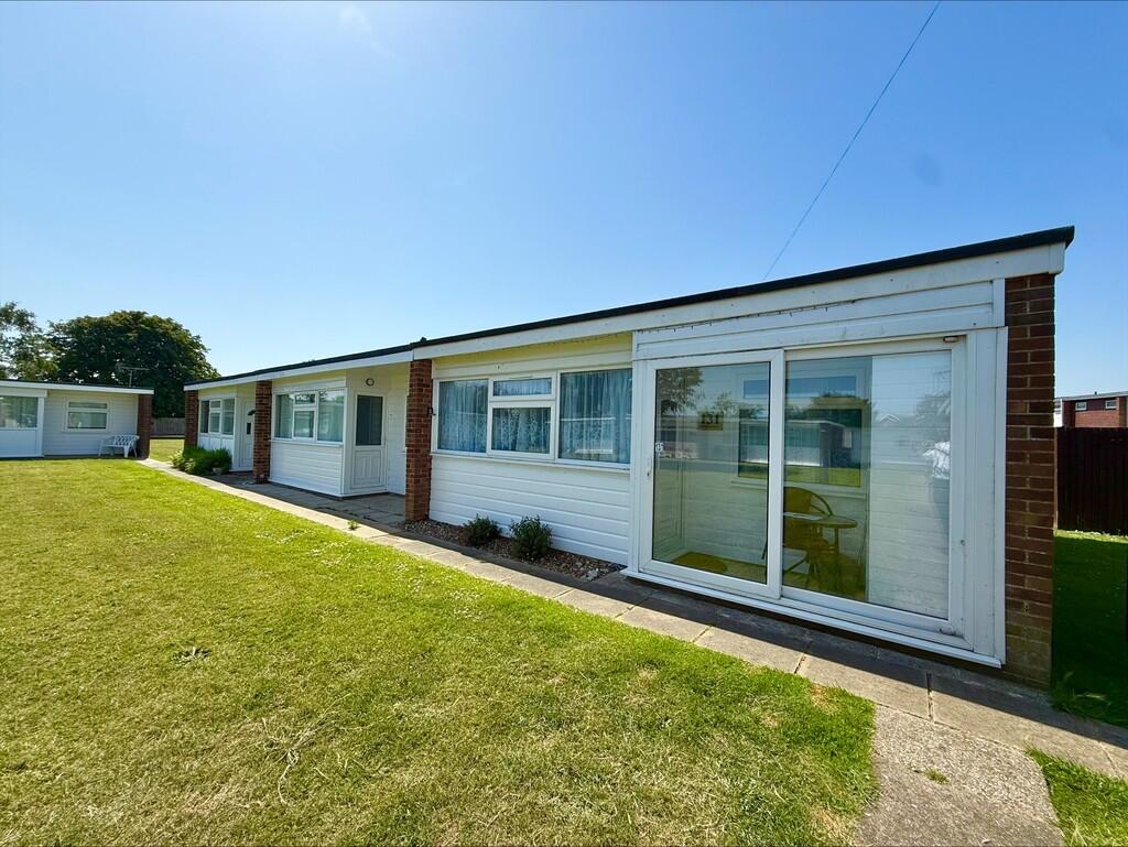 2-bed house on Beach Road Chalet Park, Scratby, £32,000