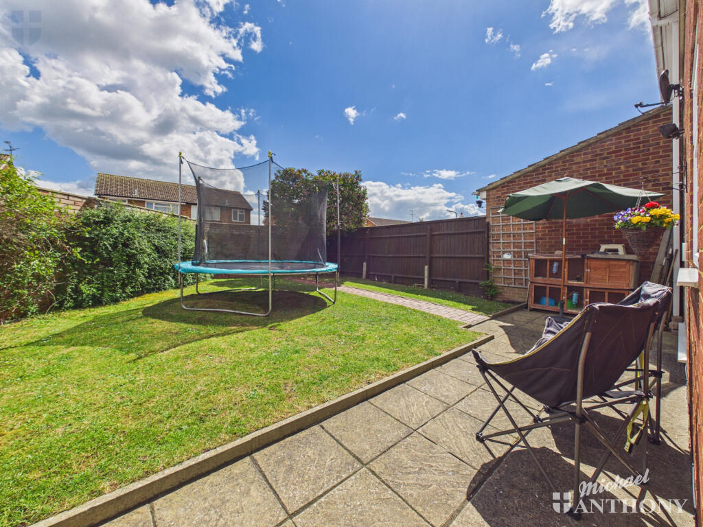 House in Aylesbury, Walton Court - View 4