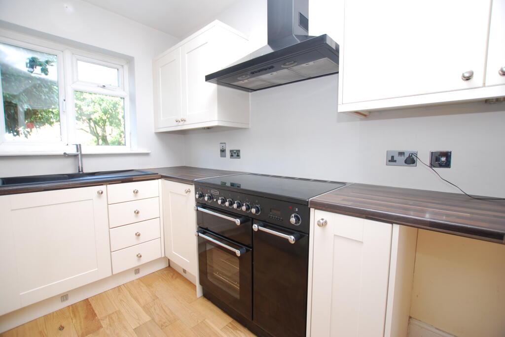House in Guildford - View 2