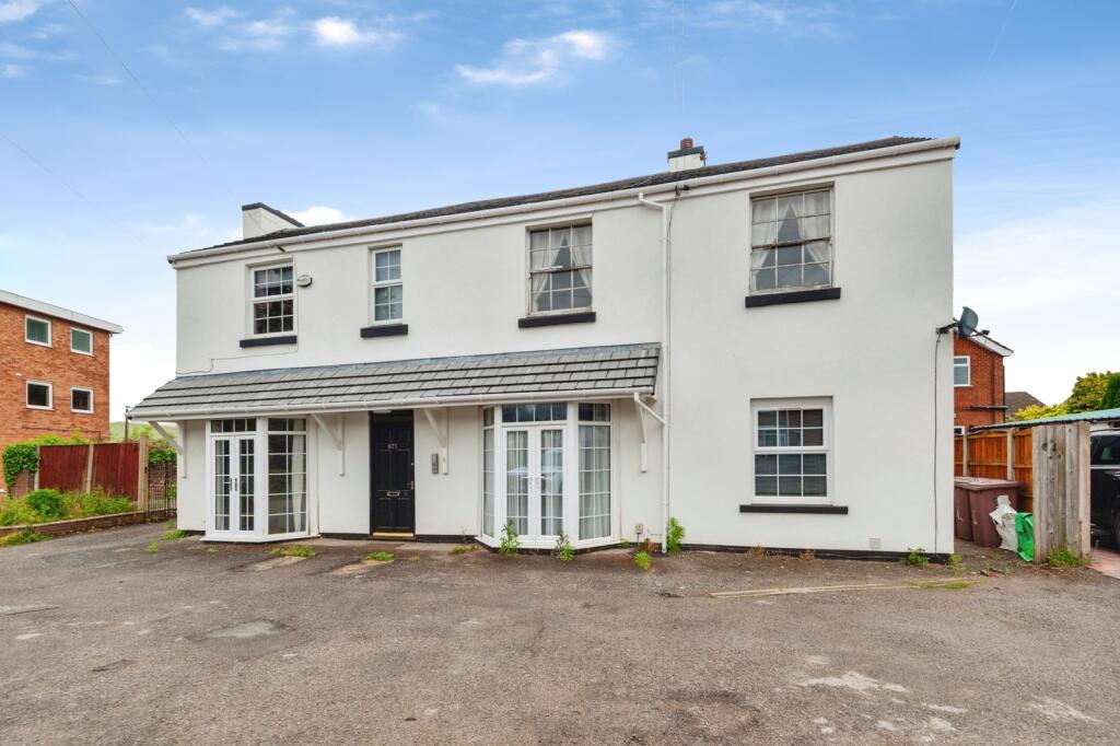 2-bed flat on Warrington Road, Rainhill, Prescot, Merseyside, L35, £100,000