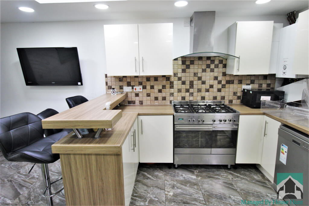 6 bedroom house for rent